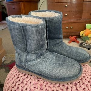 Like new condition Denim UGGS Size 7